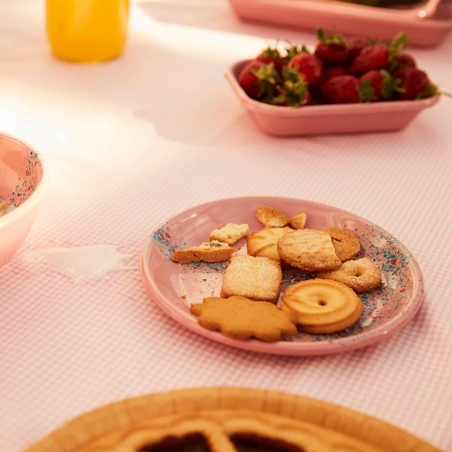 Kapka Splatter Fest Enamel Side Plate Pink 16cm